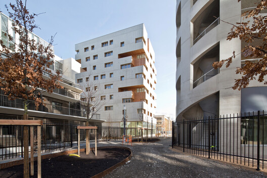 Vivienda Social Lyon, La Confluence / Tatiana Bilbao ESTUDIO - Fotografía exterior, Fachada, Concreto
