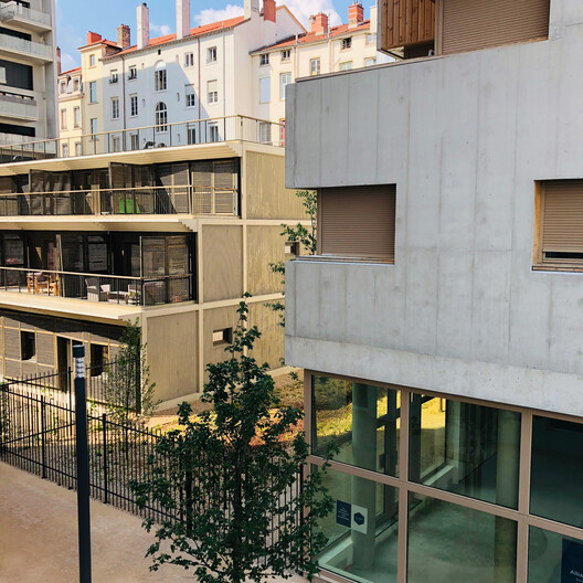 Vivienda Social Lyon, La Confluence / Tatiana Bilbao ESTUDIO - Fotografía exterior, Balcón
