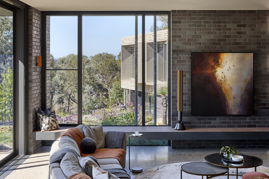 Korinda House / Bent Architecture  - Interior Photography, Living Room, Sofa, Brick