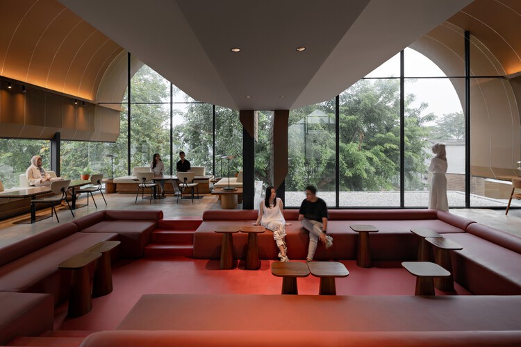 Abrigos no Jardim em Declive / RAD+ar (Research Artistic Design + architecture) - Fotografia de Interiores, Sala de Estar, Madeira