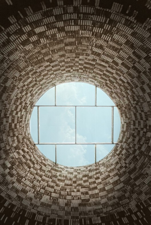 Abrigos no Jardim em Declive / RAD+ar (Research Artistic Design + architecture) - Fotografia de Interiores