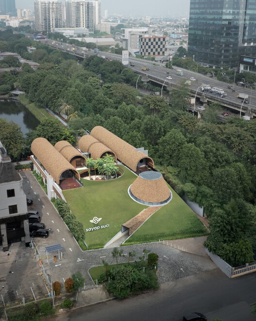 Abrigos no Jardim em Declive / RAD+ar (Research Artistic Design + architecture) - Fotografia de Exterior, Jardim