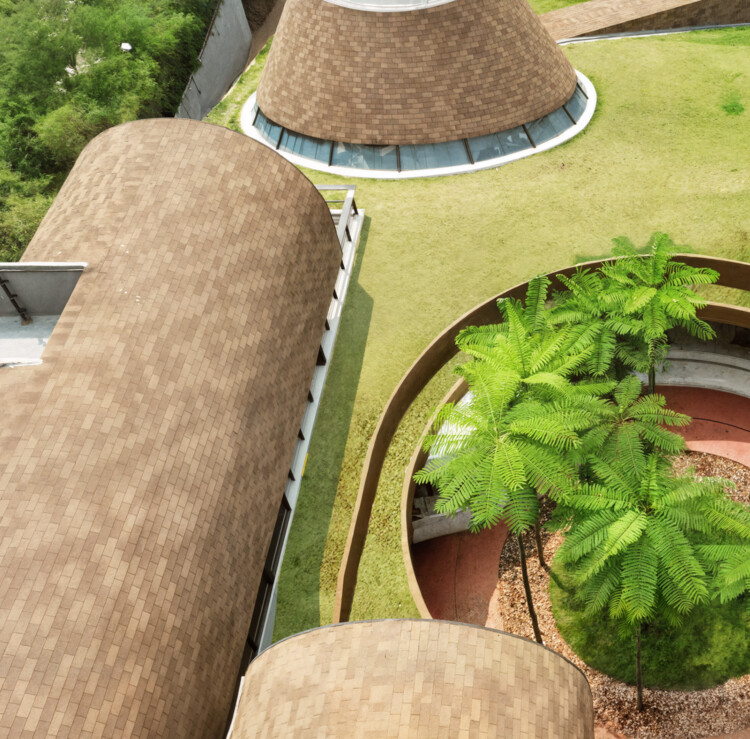 Abrigos no Jardim em Declive / RAD+ar (Research Artistic Design + architecture) - Fotografia de Interiores