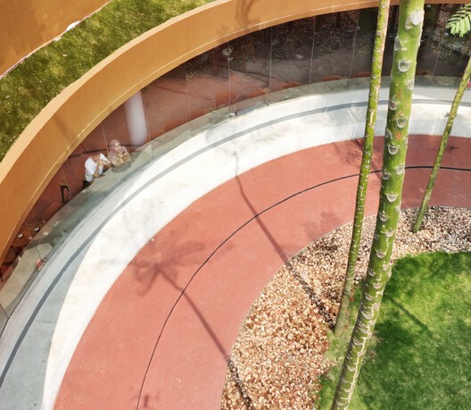 Abrigos no Jardim em Declive / RAD+ar (Research Artistic Design + architecture) - Imagem 14 de 35