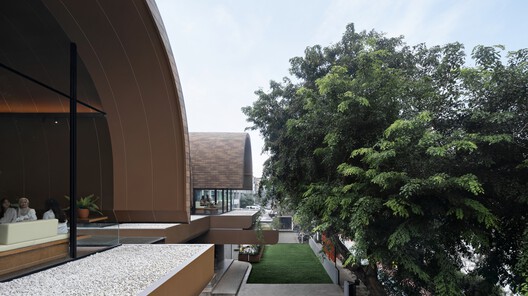 Abrigos no Jardim em Declive / RAD+ar (Research Artistic Design + architecture) - Fotografia de Exterior