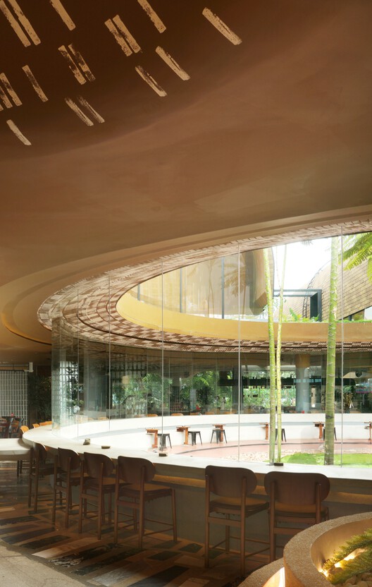 Abrigos no Jardim em Declive / RAD+ar (Research Artistic Design + architecture) - Fotografia de Interiores, Vidro