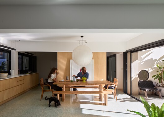 Casa Nativa / FROM - Fotografía interior, Madera, Iluminación, Mesas, Sillas