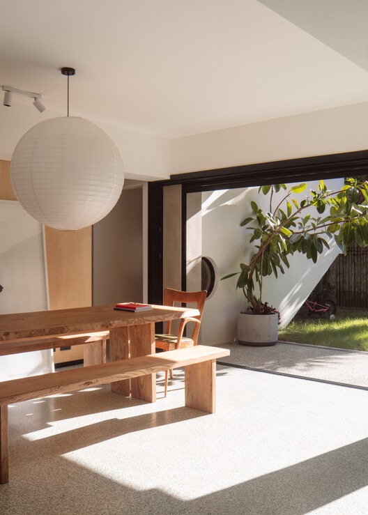 Casa Nativa / FROM - Fotografía interior, Madera, Sillas