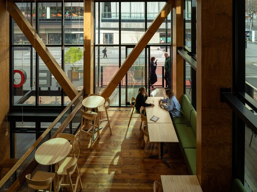 宫廷剧院 / Haworth Tompkins - 室内图, 楼梯, 木头, 玻璃