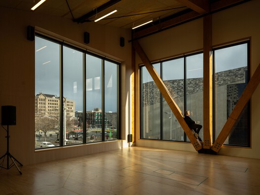 宫廷剧院 / Haworth Tompkins - 室内图, 木头, 灯, 玻璃