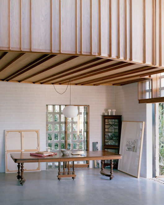 Casa Birdwood / Peter Besley - Fotografia de Interiores, Sala de Jantar, Madeira, Iluminação, Viga