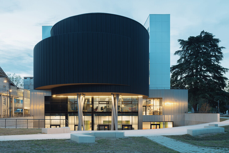 宇宙科学中心 / Arcane Architectes - 建筑图, 表皮, 具体的