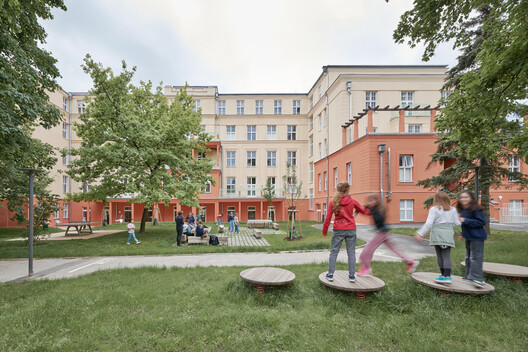 Gersthof Model School Renovation and Conversion / Franz&Sue - Exterior Photography, Facade, Courtyard