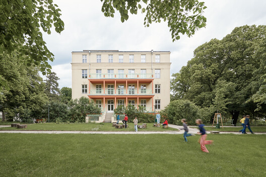 Gersthof Model School Renovation and Conversion / Franz&Sue - Exterior Photography, Garden