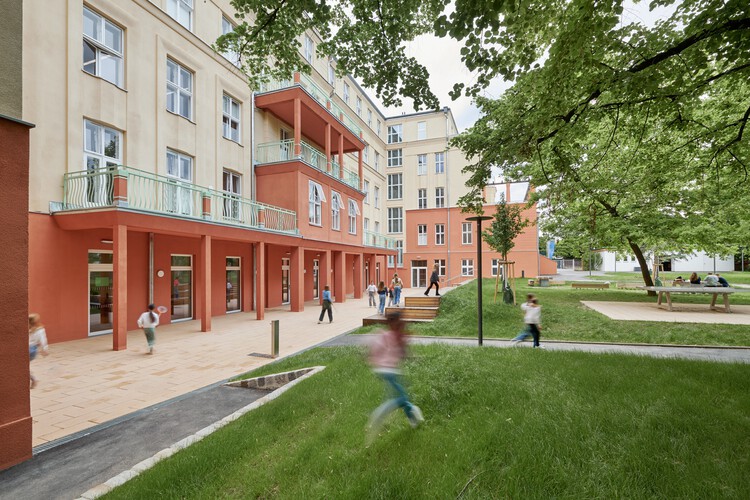 Gersthof Model School Renovation and Conversion / Franz&Sue - More Images