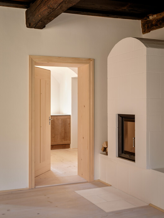 Techo elevado de la casa/Hartinger Maximilian Architekt - Fotografía interior, madera, puertas