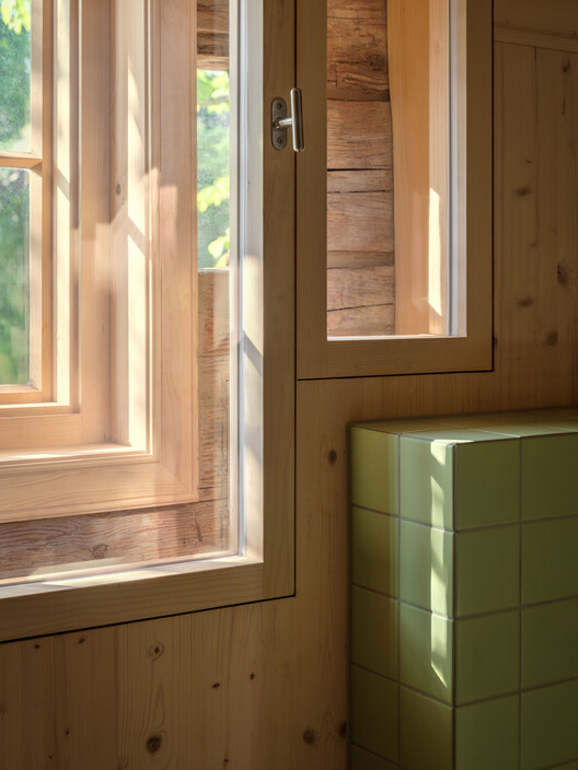 Casa com Telhado Elevado / Maximilian Hartinger Architekt - Imagem 17 de 27