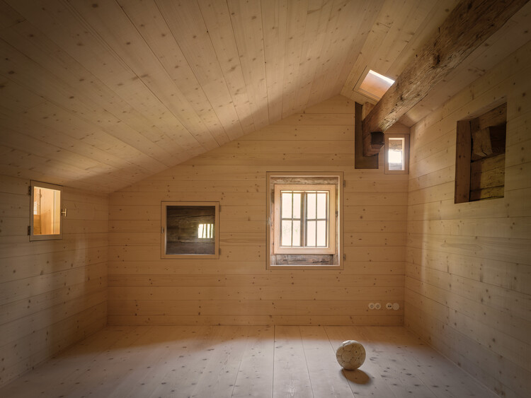 Techo elevado / casa por Maximilian Hartinger Architekt - Fotografía interior, madera