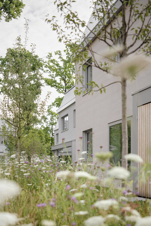 Modular Timber Residential Quarter Am Rathausplatz / kontektum architektur + Boschmann + Feth Architekten - Exterior Photography, Garden