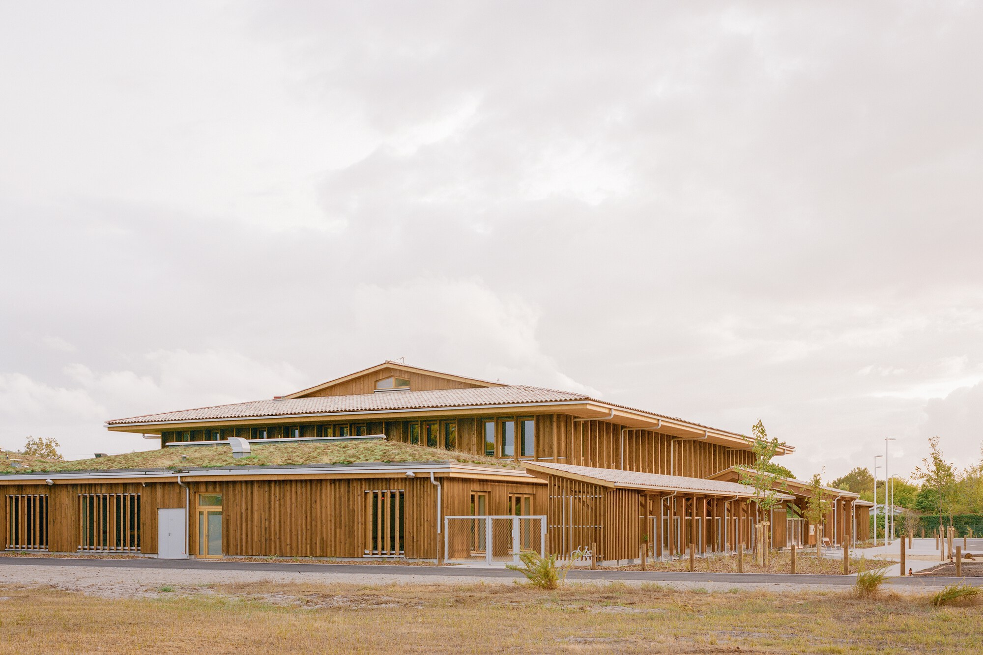 Elisabeth and Robert Badinter Elementary School / Ferron & Monnereau Architects + Atelier Besson Bolze