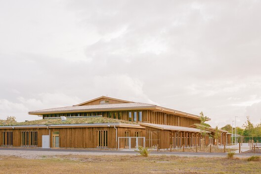 Elisabeth and Robert Badinter Elementary School / Ferron & Monnereau Architects + Atelier Besson Bolze
