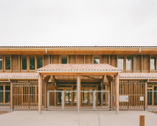 Escola Elisabeth and Robert Badinter / Ferron & Monnereau Architects + Atelier Besson Bolze - Fotografia de Exterior, Pilar, Viga