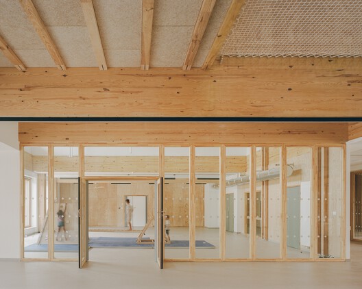 Escola Elisabeth and Robert Badinter / Ferron & Monnereau Architects + Atelier Besson Bolze - Imagem 8 de 20