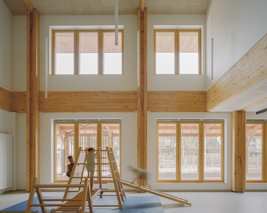 Escola Elisabeth and Robert Badinter / Ferron & Monnereau Architects + Atelier Besson Bolze - Fotografia de Interiores, Madeira, Viga