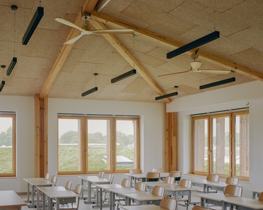 Escola Elisabeth and Robert Badinter / Ferron & Monnereau Architects + Atelier Besson Bolze - Fotografia de Interiores, Sala de Jantar, Madeira, Viga