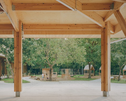 Escola Elisabeth and Robert Badinter / Ferron & Monnereau Architects + Atelier Besson Bolze - Imagem 13 de 20