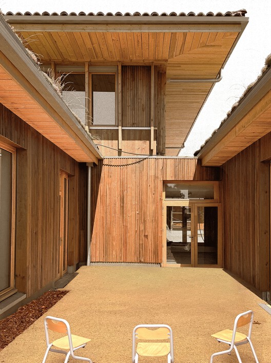 Escola Elisabeth and Robert Badinter / Ferron & Monnereau Architects + Atelier Besson Bolze - Fotografia de Interiores, Madeira
