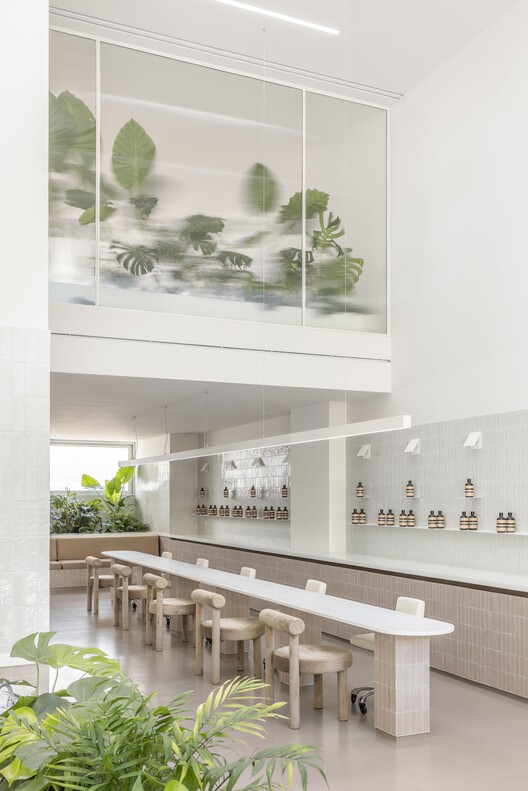 Vedalia Salon / Nysa