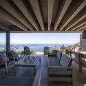 Casa D12 / PAR Arquitectos - fotografía de interiores, sala, madera, mesa, sillas, balcón, vigas fijas