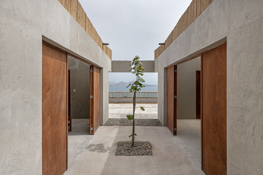 Escuela Nido Modular en Ancón: Linaje de David II / cotacero - Fotografía exterior, Madera, Concreto