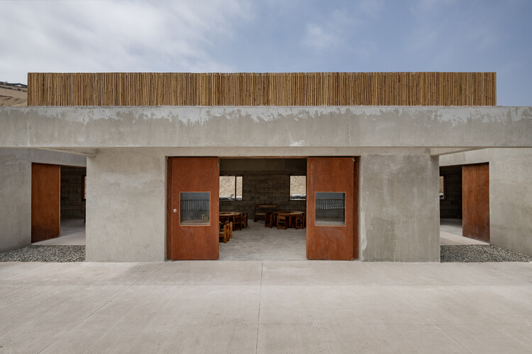 Escuela de nido modular de Ancón: Vineage David II/Cotacero - Fotografía externa, concreto