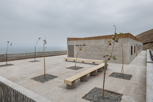 Escuela Nido Modular en Ancón: Linaje de David II / cotacero - Fotografía exterior, Madera, Concreto