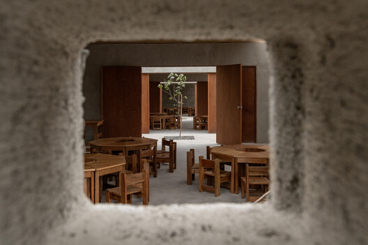 Escuela Nido Modular en Ancón: Linaje de David II / cotacero - Fotografía interior, Comedor, Madera
