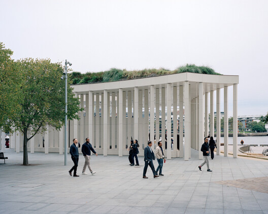 Pabellón Público Permanente / Besley & Spresser - Fotografía exterior, Concreto, Pilares
