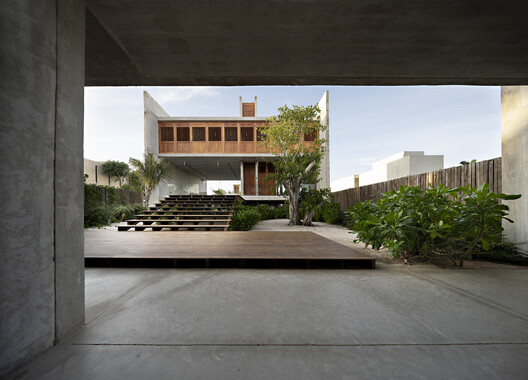 Casa Hueca / Boyancé Arquitectura + Edificación + Muñoz Arquitectos + Augusto Quijano Arquitectos - Fotografía exterior