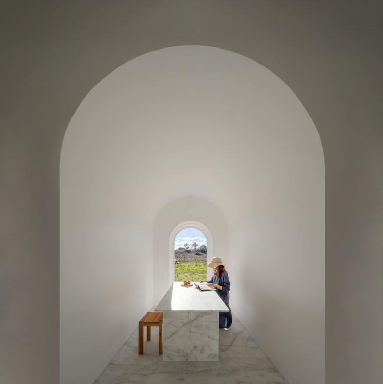 Casa Monte Alvo / NOZ Arquitectura - fotografía de interiores, arcos, soportales