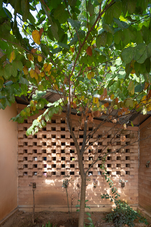 Creche Chieng Ban / 1+1>2 Architects - Imagem 7 de 17