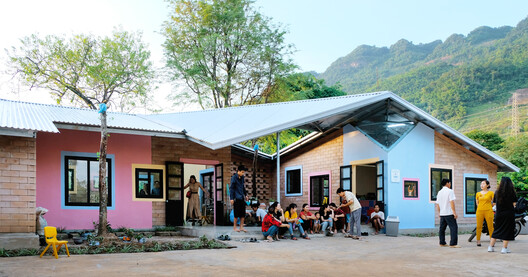 Creche Chieng Ban / 1+1>2 Architects - Fotografia de Exterior