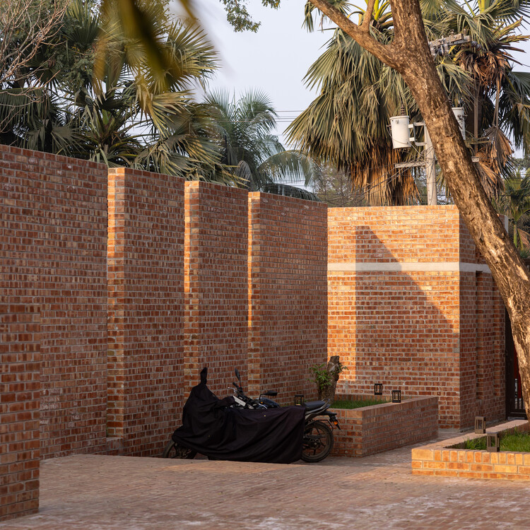 Centro de capacitación de códec - Kukata/Centro de Desarrollo Comunitario (CodeCodec) - Fotografía externa, ladrillos