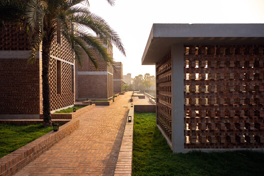 Centro de Capacitación CODEC - Kuakata / Community Development Centre (CODEC) - Fotografía exterior, Patio interior