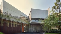 Atarashii House / Rakta Studio