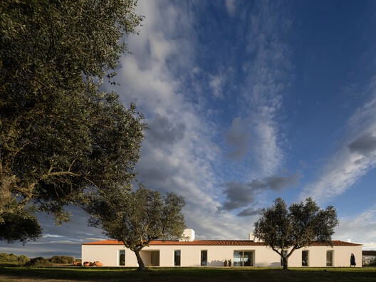 Monte Alvo House / NOZ Arquitectura