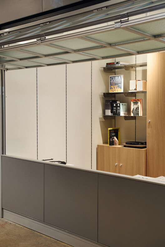 Needle MUT / Bravo - Fotografía interior, Iluminación, Estanterías