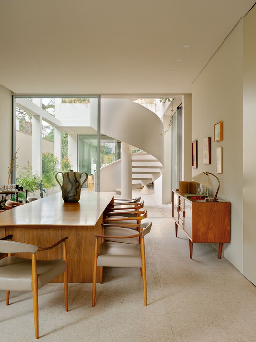 Casa Atlântica / Felipe Hess Arquitetos - Fotografía de interiores, madera, mesas, Sillas