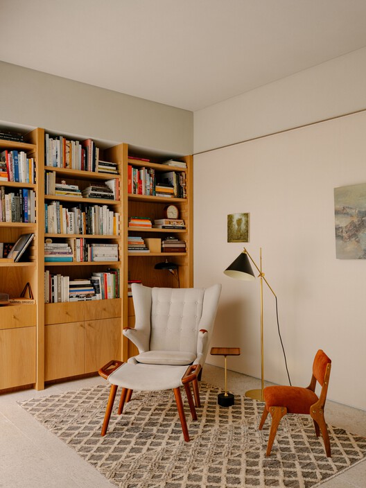 Casa Atlântica / Felipe Hess Arquitetos - Fotografía de interiores, armarios, estanterías, madera, sillas