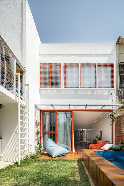 Casa FP / Estúdio Cacau - fotografía exterior, escaleras, barandillas, balcones